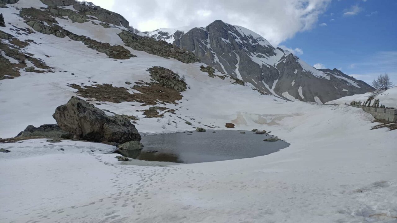 Col de la Cayolle, lac de fonte des neiges