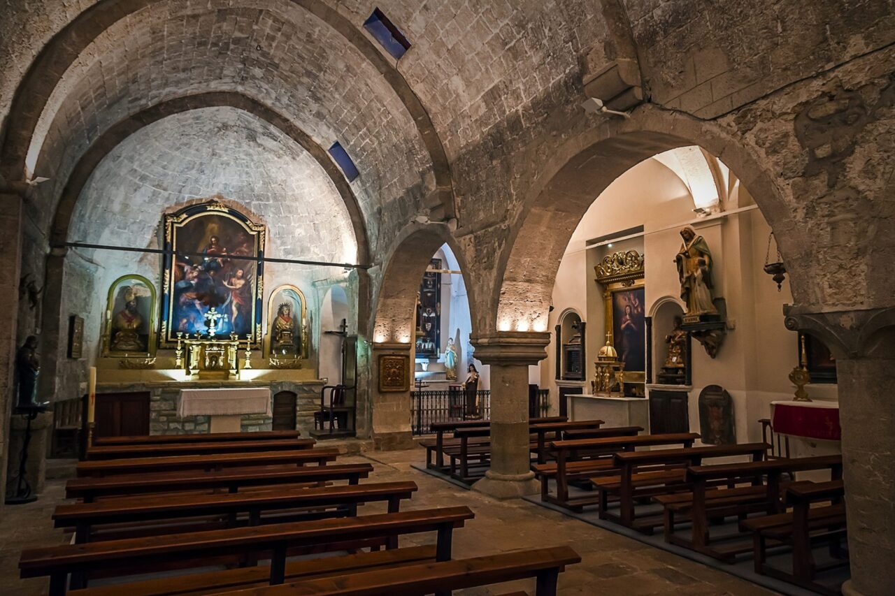 interieur-eglise-Sigale