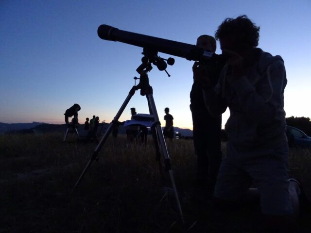 Observation du ciel nocturne sur le Plateau de Dina