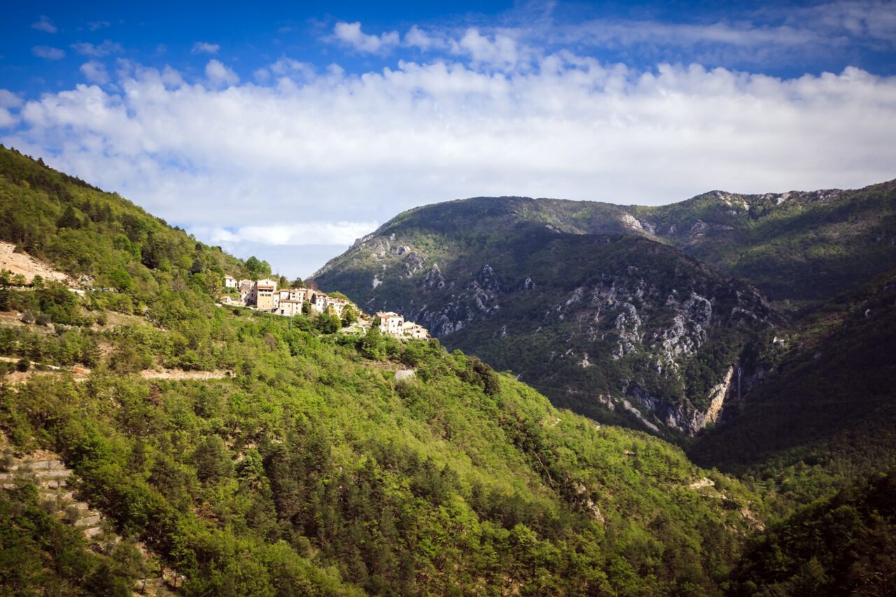 Village-perche-Aiglun©Clement-Lelievre