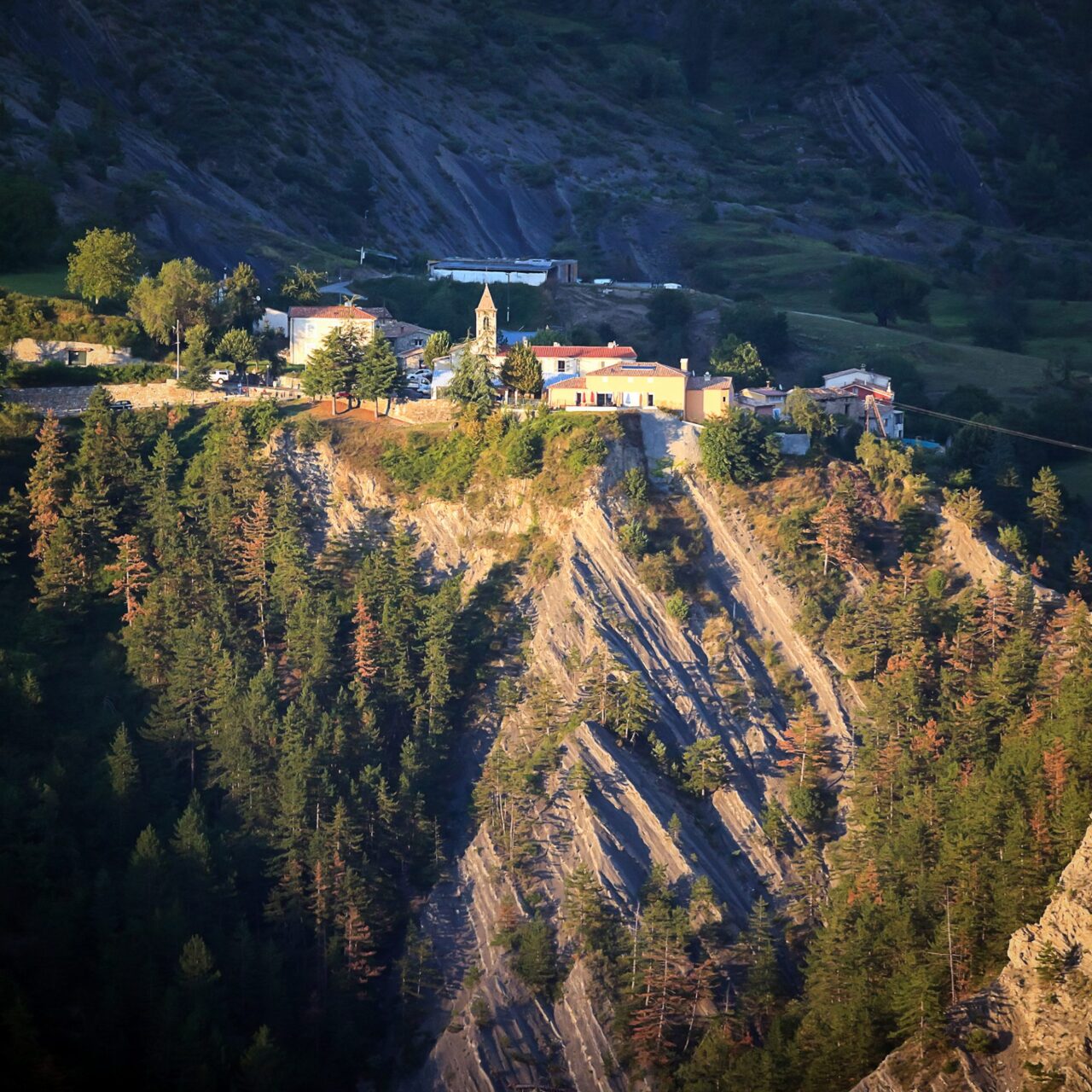 Village-perche-lieuche©Clement-Lelievre