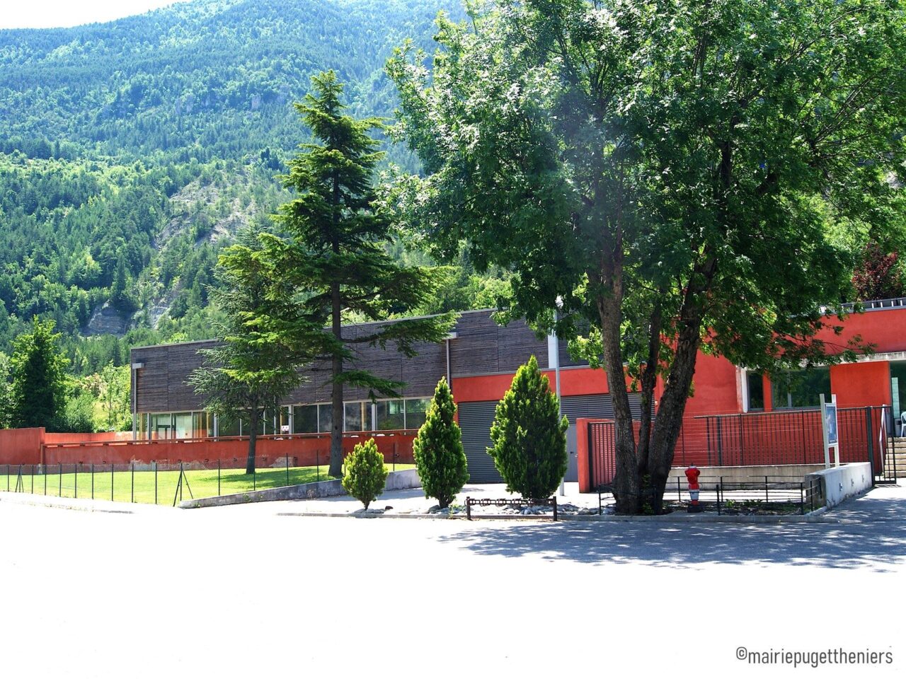 complexe sportif Puget-Théniers