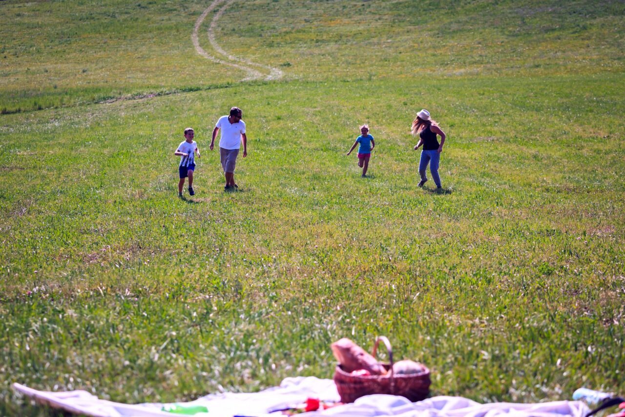 Prestations-Activité-de-pleine-nature_Loisirs_détente_famille_picnic2_Alpesdazur_2018©Clément-Lelièvre.jpeg