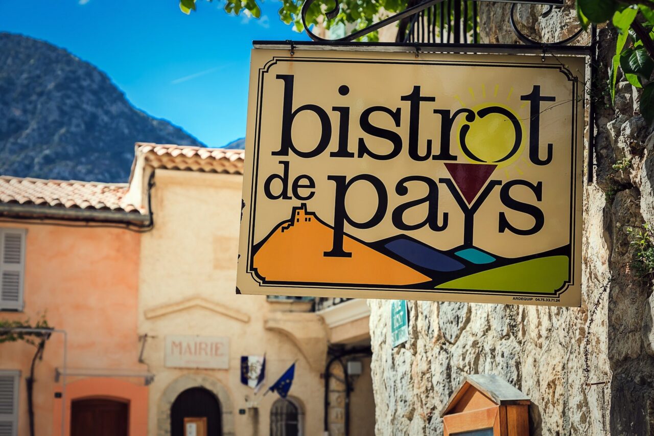 Aiglun_bistrot-de-pays©Clément-Lelièvre